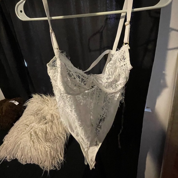 Tons of clothes! Doing a closet clean out, everything I’m selling for cheap! - Picture 7 of 14